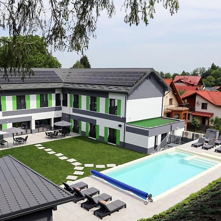 Q Villa Săcele Exterior foto