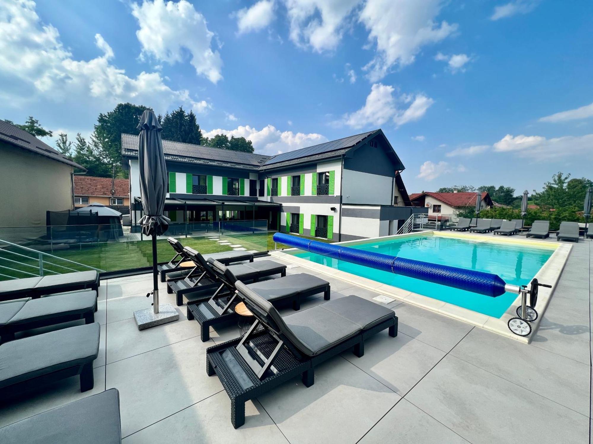 Q Villa Săcele Exterior foto